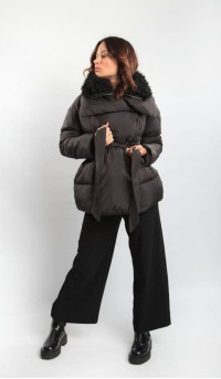 Классная женская черная куртка на натуральном пуху