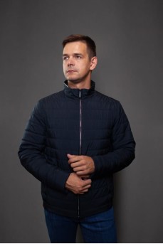 Стильная тканевая куртка синего цвета